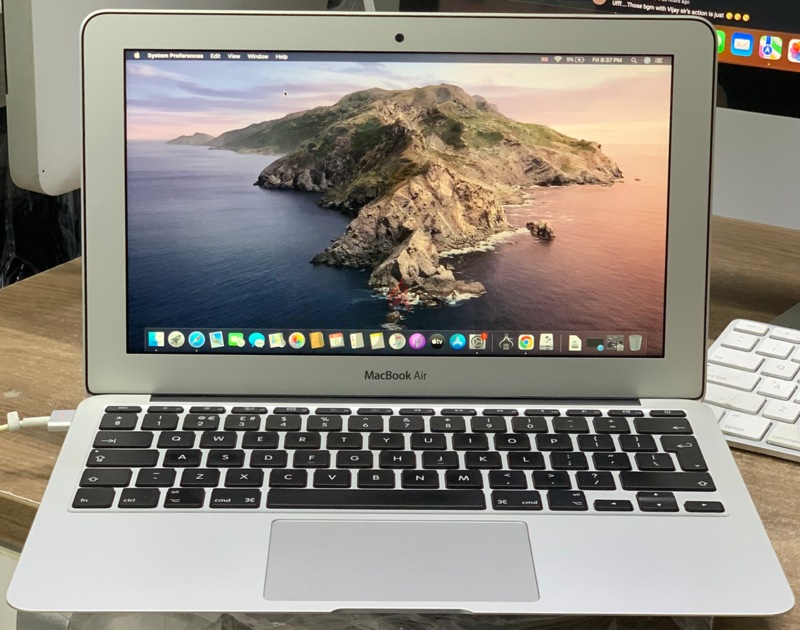 MacBook Air core i7 2014 ram 8 gb ssd 128 gb display 11 inch