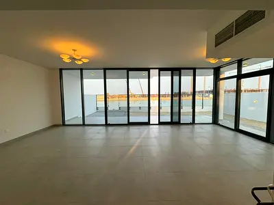 Ready 5br Beach Access | Freehold Villa