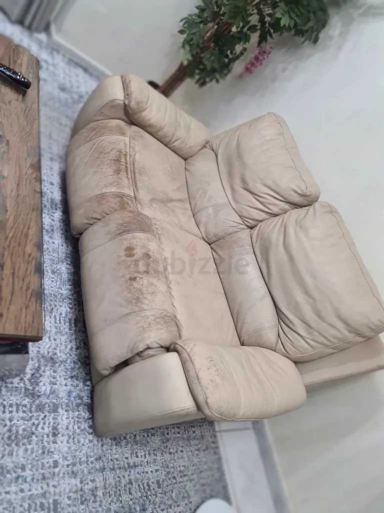 Dolce furniture sofa pure leather and fully electric 2 SEATER..recliner