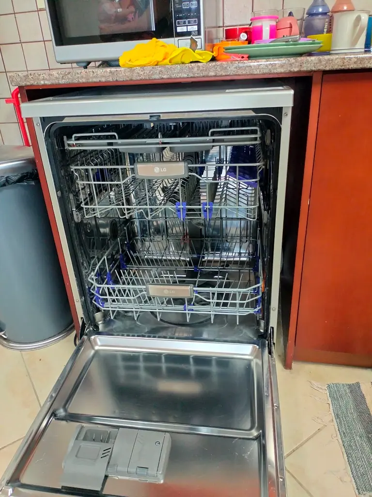 LG 3 Racks Freestanding Dishwasher Inverter Direct Drive Color Silver