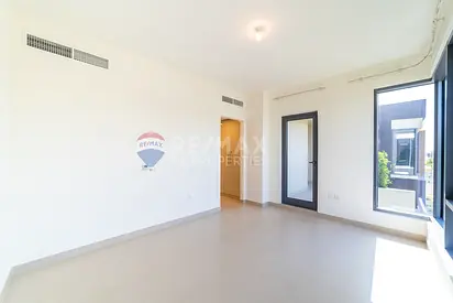 Single Row | Well Maintained | Middle Unit