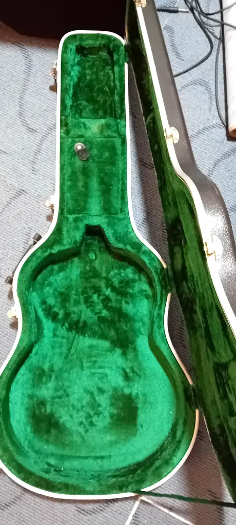 SKB Guitar Hardcase for acoustic or electric