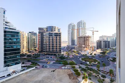 Chiller Free | Vacant | With Maids Room