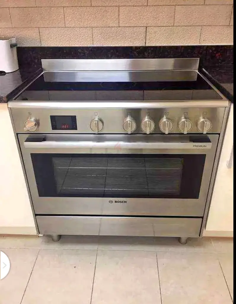 Bosch electric cooker 90 by 60 ceramic hobs very excellent workin