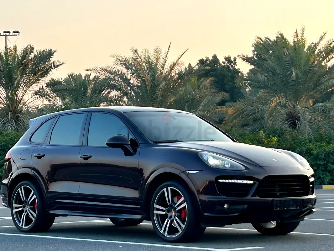 Porsche Cayenne GTS 2014 GCC // orginal paint // perfect condition