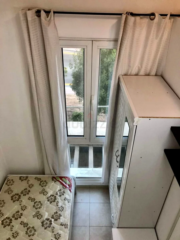 Apartment FULLY CLOSED PARTITION AVAILABLE IN DISCOVERY GARDENS Dubai