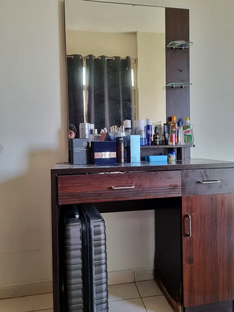 Home box dressing table