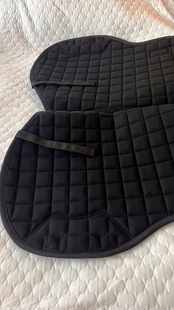 Le Mieux Spectrum Mulberry Saddle pad.