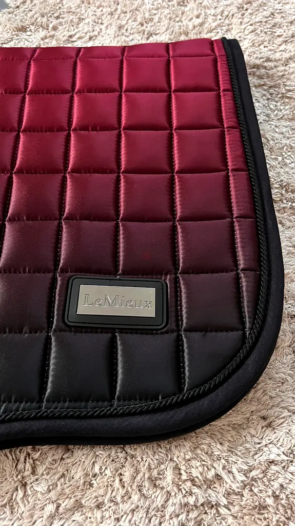Le Mieux Spectrum Mulberry Saddle pad.