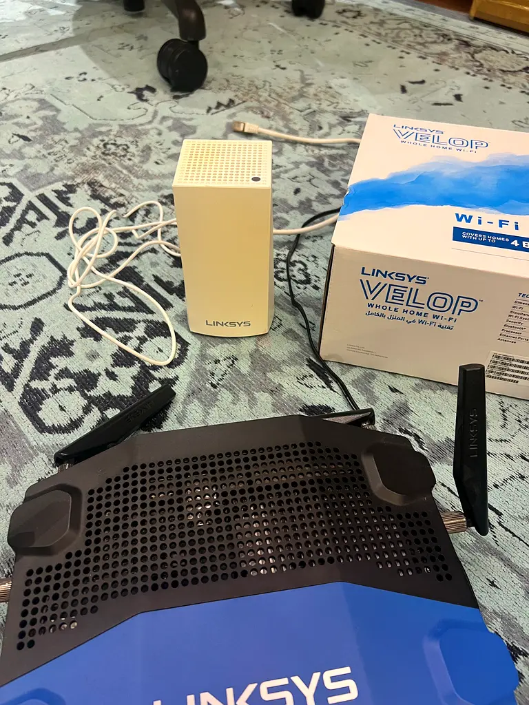 5 Linksys Mash Routers plus 1 Linksys Flash Router