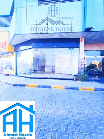 Shop For Rent On The Main Street, Continuous Traffic In Front Of The Roundabout.