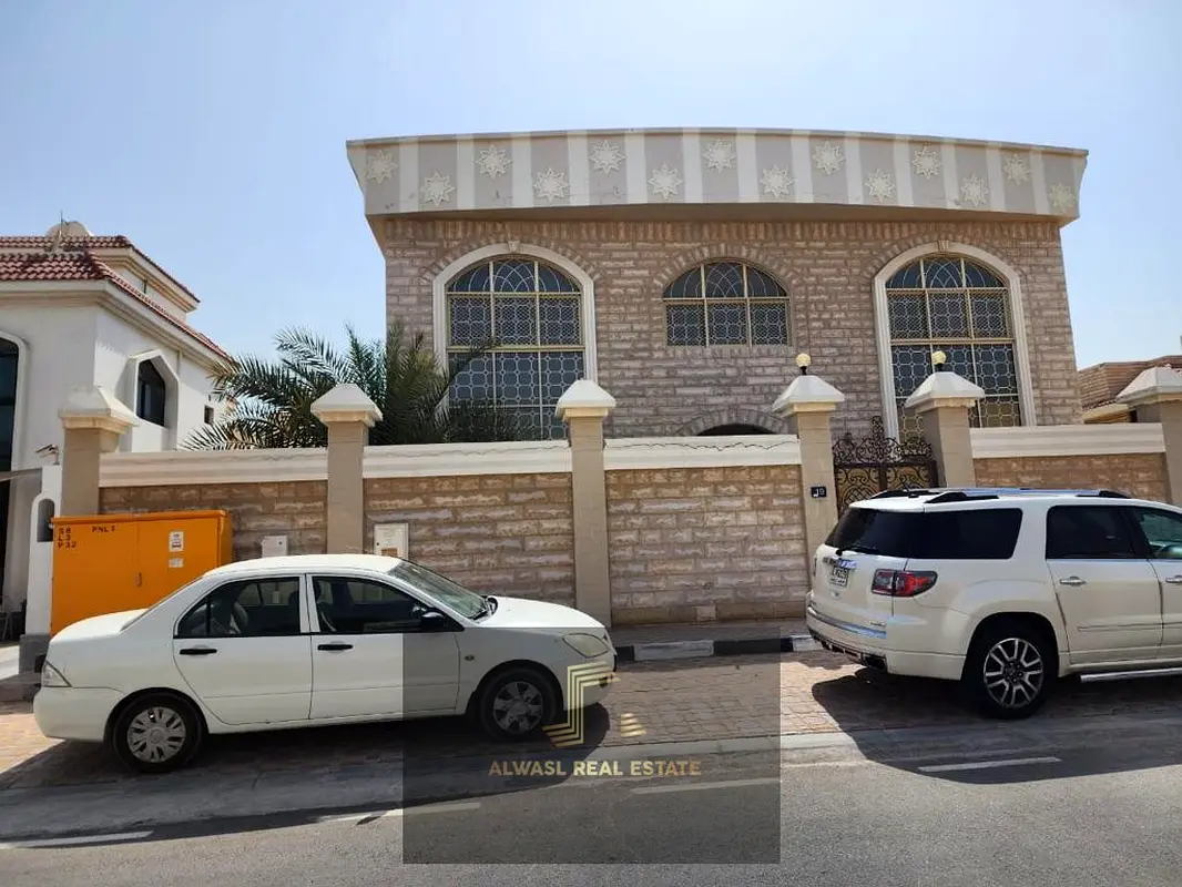 Villa/House Villa for sale in Wasit (Al Quoz) area Sharjah great