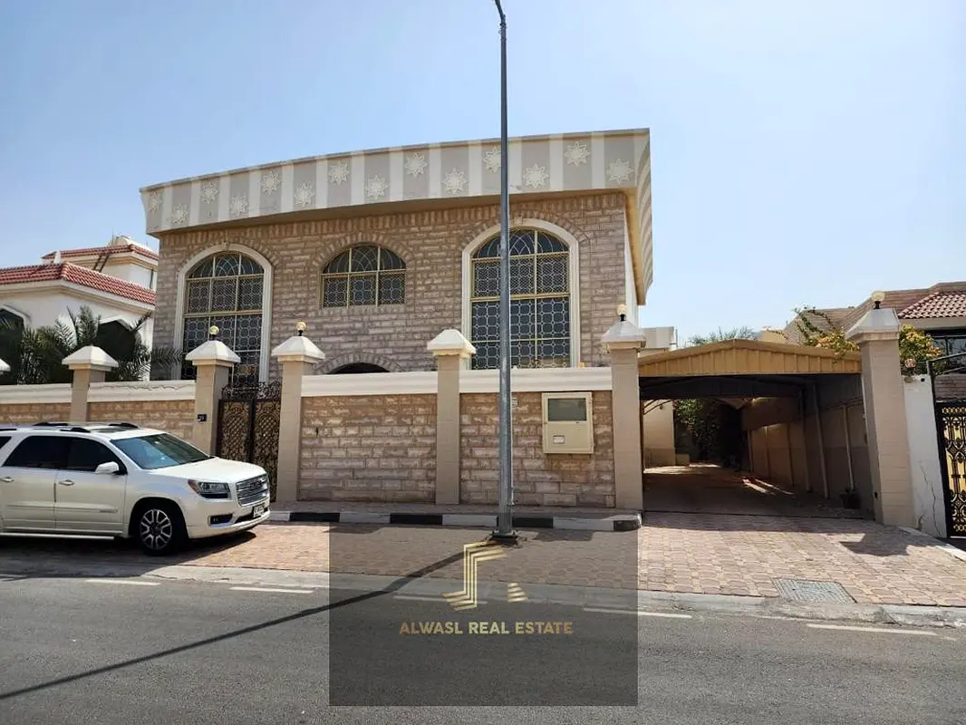 Villa/House Villa for sale in Wasit (Al Quoz) area Sharjah great