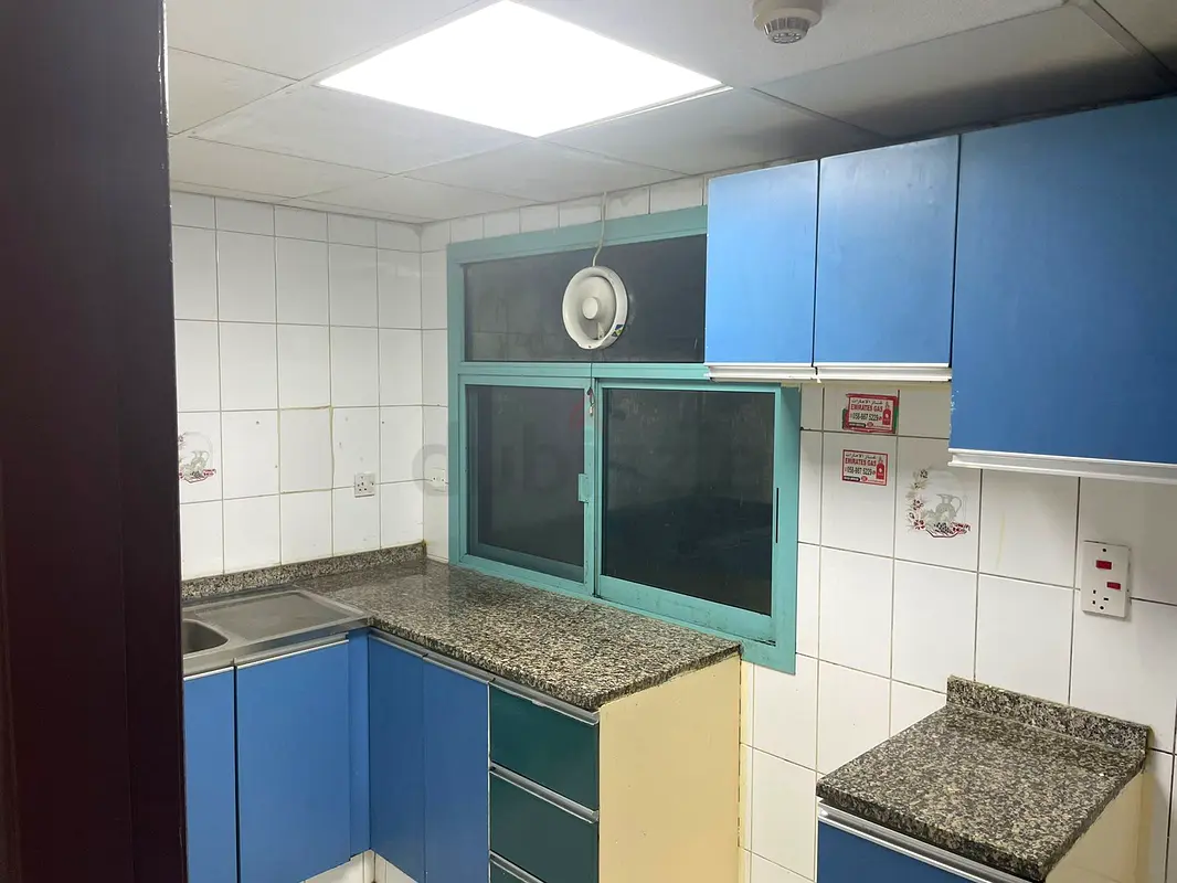 Apartment Bachelor Bedspace 30 secs walk from Burjuman Metro Exit 4 Dubai