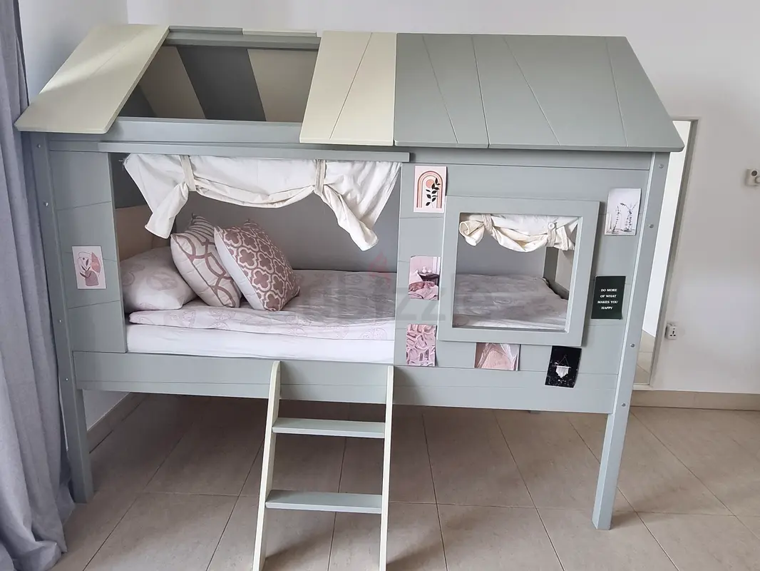 Single Bed with mattress included