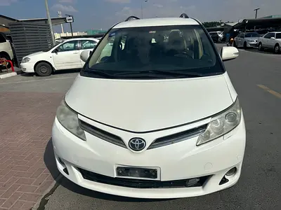 Toyota Previn 2017 white color GCC Caleb car