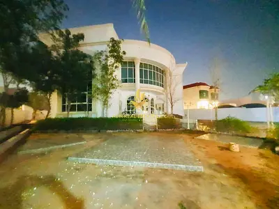 *grab The Deal**independent**huge All En Suite 6br Villa-garden-pvt Backyard-tv Lounge-laundry-high