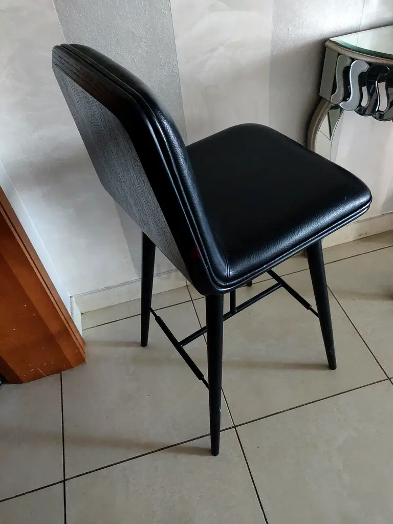 Bar stool
