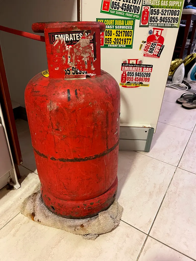 Gas cylinder medium size with regulator