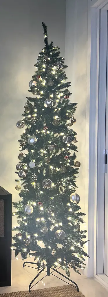 Pre lit Christmas tree