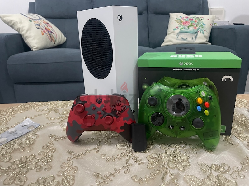 Xbox x/s with Army red controller and Duke controller plus battery ...