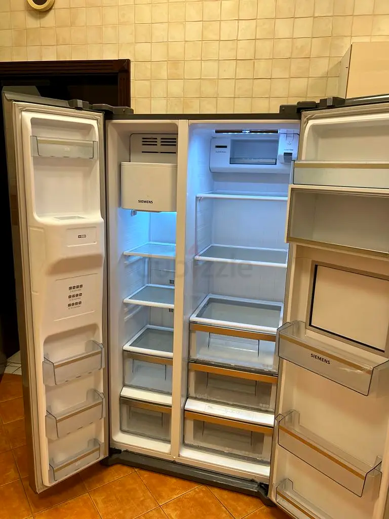 Latest Siemens iQ700 Side By Side Fridge Freezer Water Dispenser ice