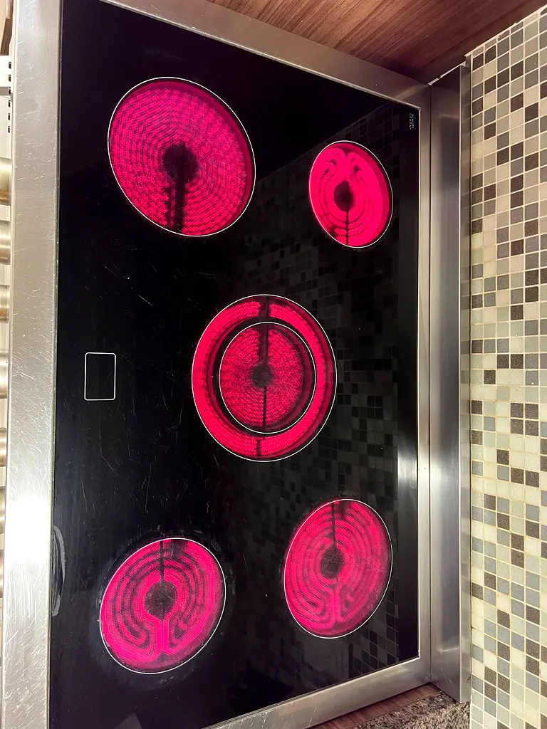 Bompani 5 ring electric cooker