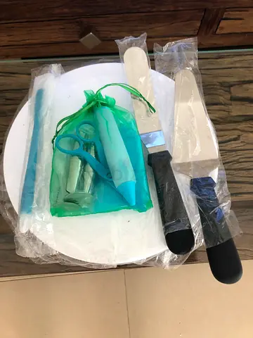 Brand new Cake Decorating Tools Kit