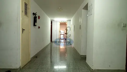 Hot Deal! Only 28k/year For A Comfy 1-bhk Flat On Hamdan St. With Tawtheeq