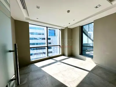 Fitted | 5 Cabins| Genuine| Pantry Washroom Inside