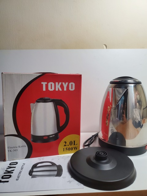 DeLonghi 1.7L Tokyo Red Cordless Electric Hot Water Kettle 3000