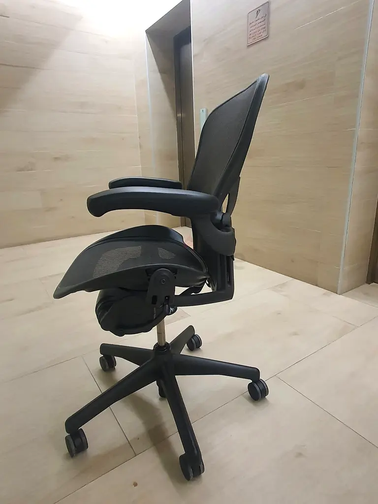 Herman Miller Areon Chair For sell Size B