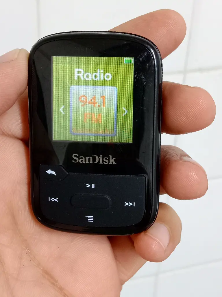 SanDisk Clip Sport Plus 32GB Wearable, Bluetooth MP3 Player