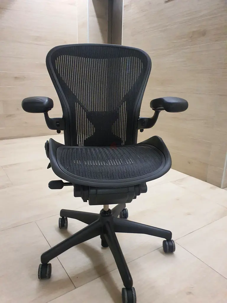 Herman Miller Areon Chair For sell Size B