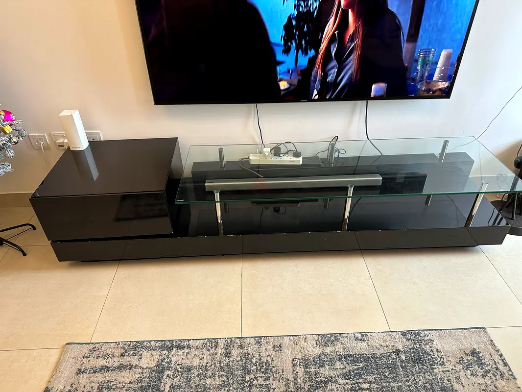 TV TABLE