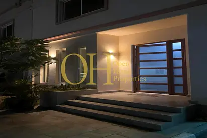 Luxurious Villa With Drivers And Maids Room