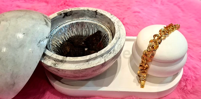 Incense burner to perfume the home63211430884865113