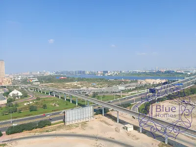 Spacious Sunny Window Bright Capacious Studio Chiller Gas Free