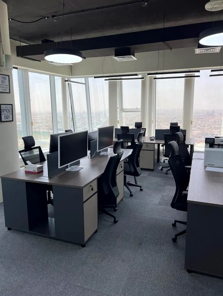 Office seats available for rent دوبيزل