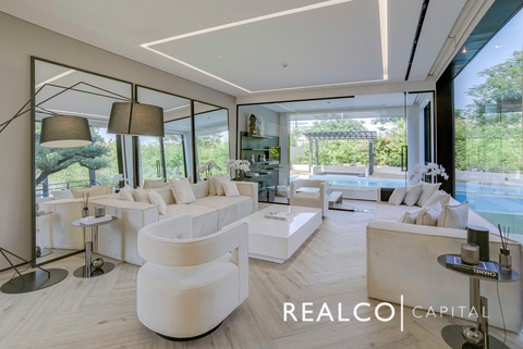 Ready To Move | Luxurious Living | Golf Estate
