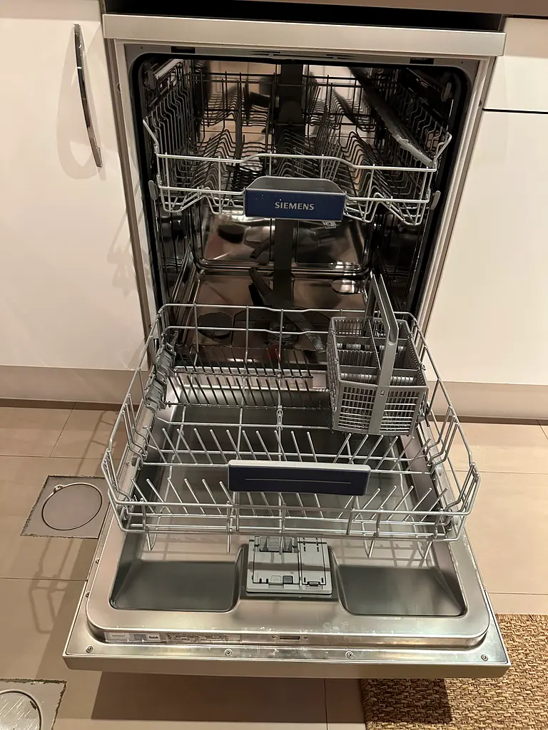 Siemens IQ 300 Dishwasher Quick Sale needed