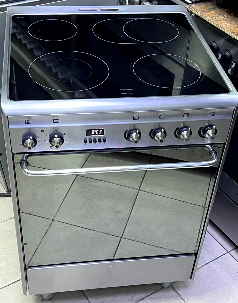 SMEG 60cm Digital Display Electric Ceramic Stove