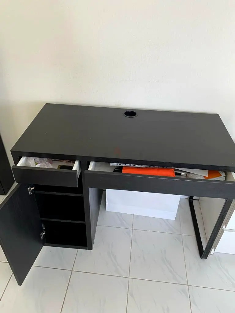 Computer table