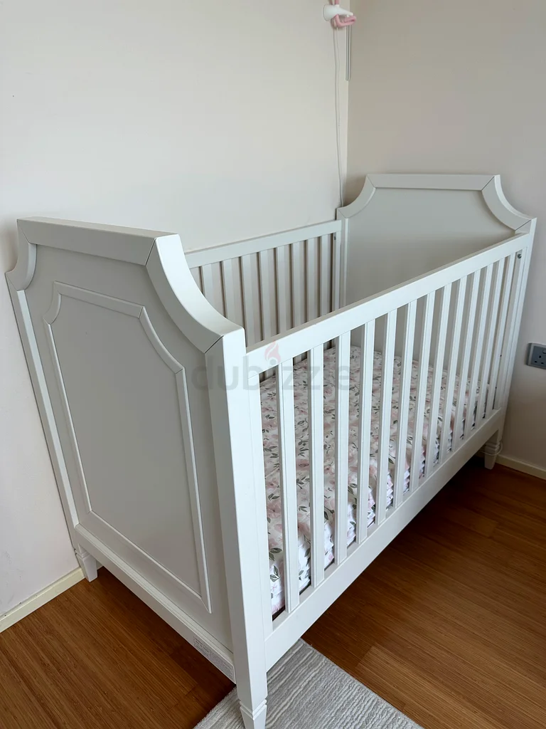 Pottery Barn crib excellent condition!