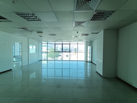 Al Garhoud 1097 Sqft Office With Ready Partition| Parking Free, Attached Washroom And Pantry