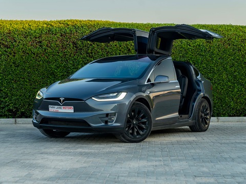 Tesla model outlet x dubizzle