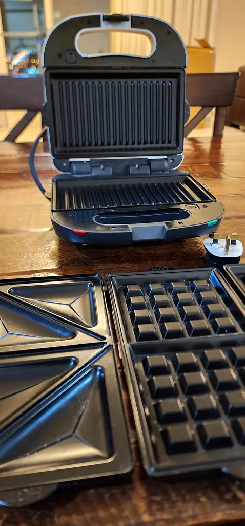 Russell Hobbs Sandwich Maker 700 watts