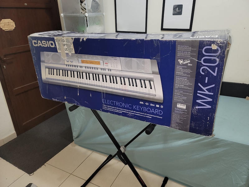 Casio WK200 76 Key Keyboard with PianoStyle Keys