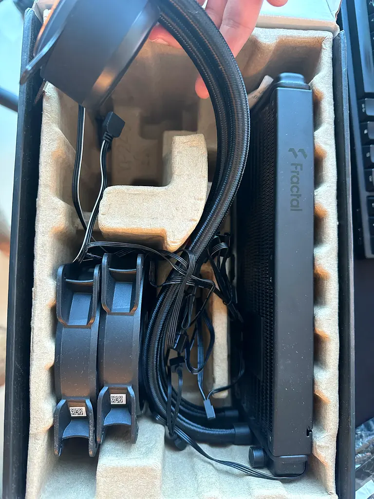 AIO Water Cooler (Fractal Lumen S24 RGB)