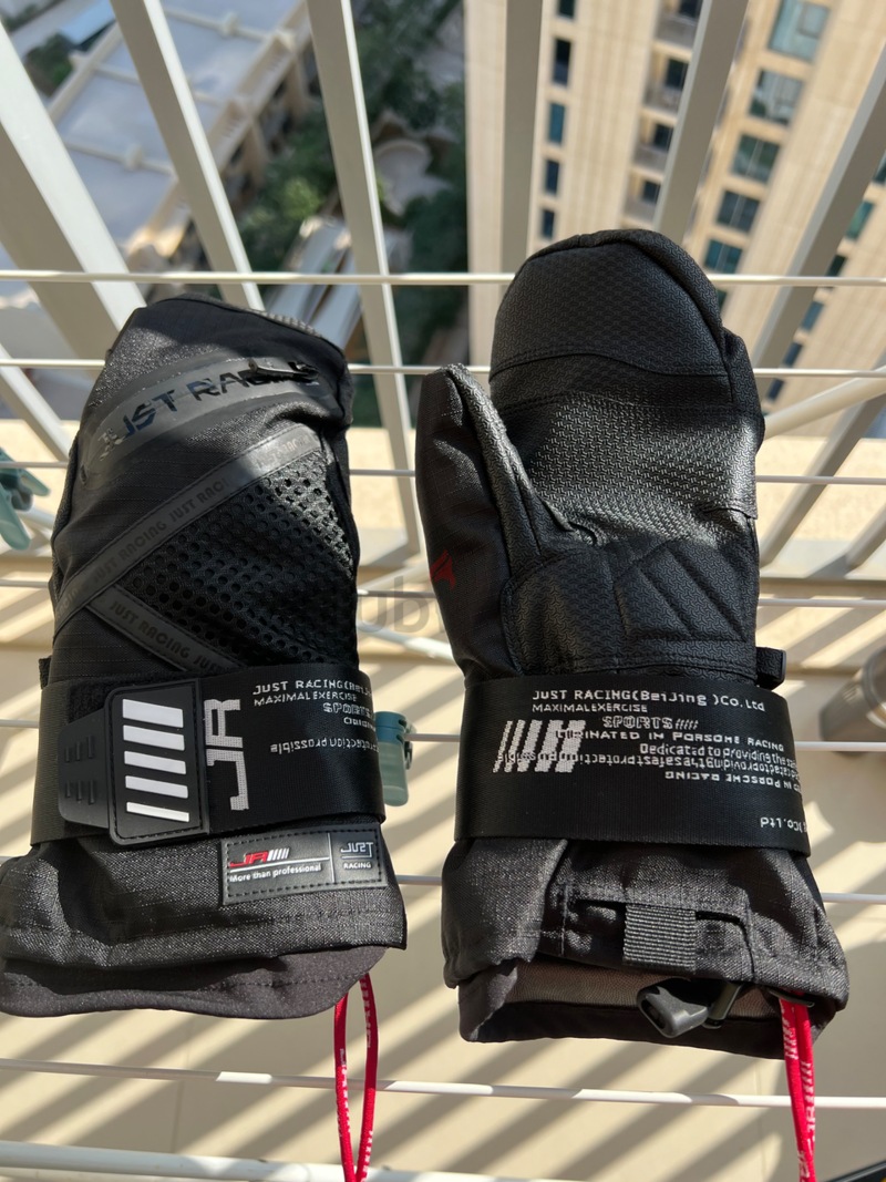 Snowboard Mittens with wrist guards | dubizzle